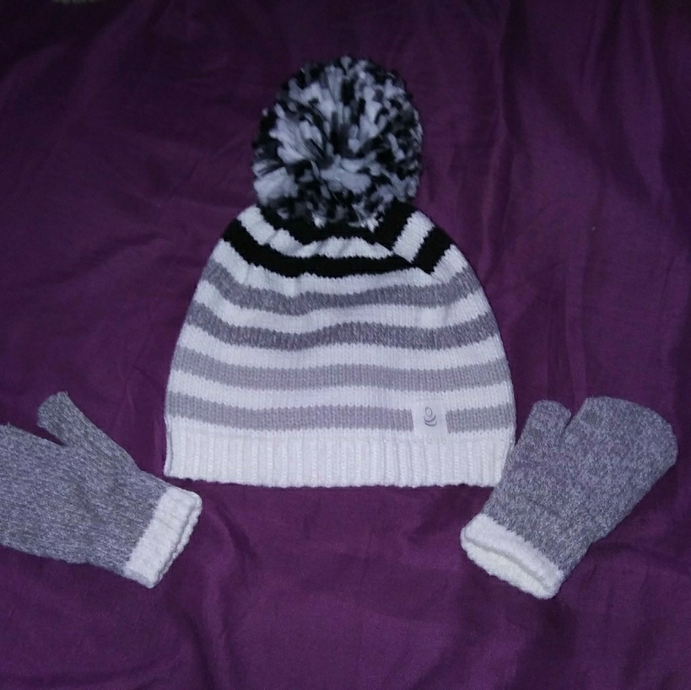 NWOT unisex winter hat & mitten set size 2T to 4